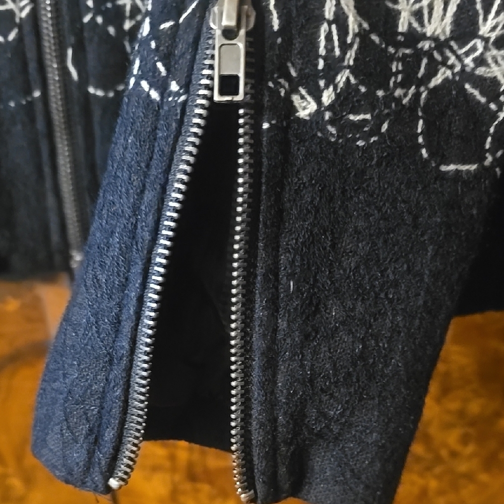 EUC Multiples Petite Large Blazer - Picture 9 of 11